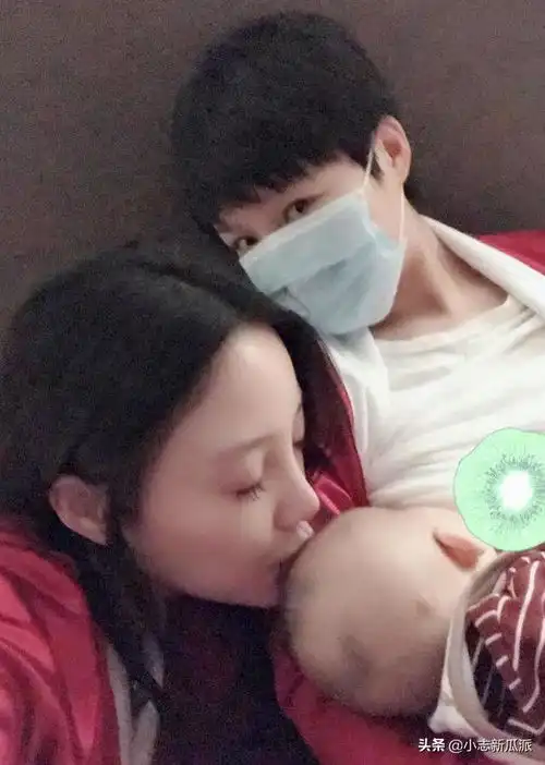  李小璐罕见参加闺蜜团聚会,闺蜜个个高颜值,嘟嘴卖萌状态佳