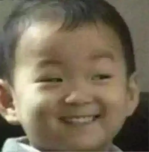 戴眼镜的女孩表情包完美