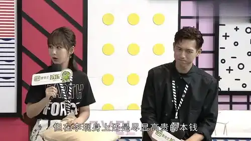  李现搭档春夏献上复古穿搭时尚大片,表情呆萌,痞帅而又不失严肃
