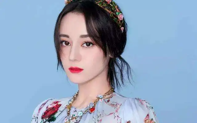 迪丽热巴配字表情包求婚