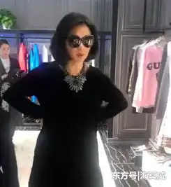  金星现身商场戴墨镜挑选女装,被认出后双手掐腰表情不悦离开