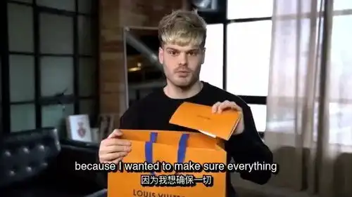  博主率先开箱lv2019男装挎包,细节还是充满质感的中英字幕