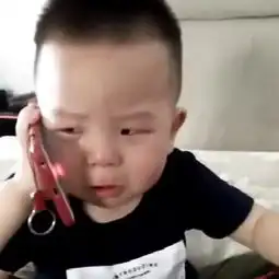  两岁宝宝不听话被妈妈打屁股,随后宝宝的做法,让妈妈笑趴