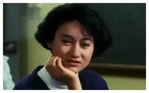  3岁乞讨,12岁做舞女,事业低谷吞36颗安眠药,50岁再夺影后翻红