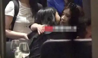 baby姐妹聚会,抽电子烟吞云吐雾,被吐槽人设崩塌