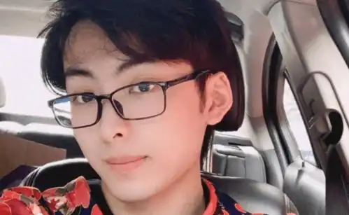  明凯solo战胜赖神国服亚瑟还会夏洛特,看来不只是娱乐主播