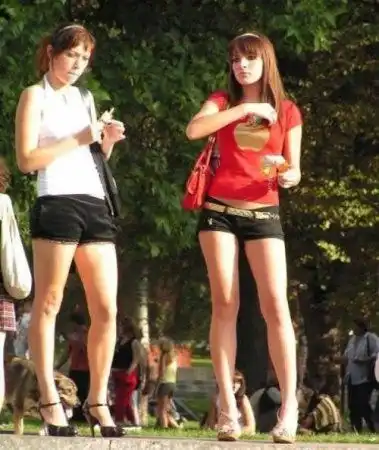  看各国女子保守开放大pk俄罗斯女子着装最大胆