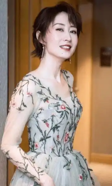  刘敏涛唱歌翻白眼表情包火了,本以为不尊重人,得知原因后没话说
