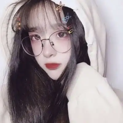  女生真人戴眼镜头像