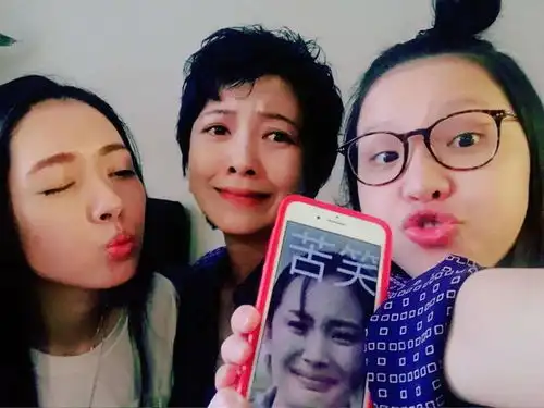  杨幂周笔畅互怼模式友谊却不崩盘当好闺蜜的前提是没有竞争吗