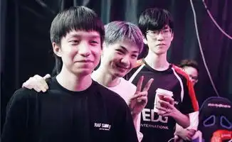  pdd怒怼弹幕,评价厂长明凯是lpl最值得敬重的选手之一