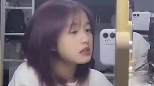  网红素颜大比拼,小霸宠长相软绵可爱,艾北表情个性十足,谁更胜一筹