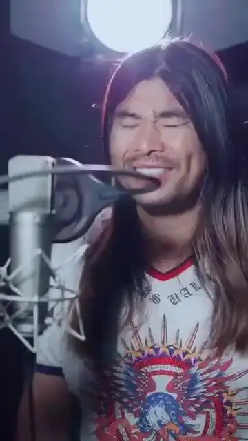  最近很火的面筋哥,灵魂歌手,不过你这唱歌的表情是在逗我吗