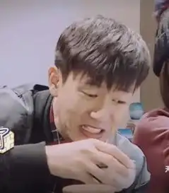 李现喝着可爱多,吃着帅气长大,小表情彻底萌翻现女友,可爱至极