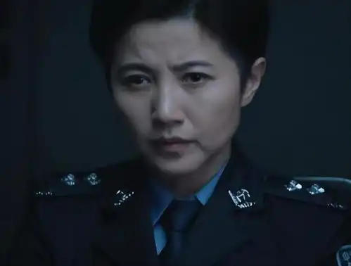  全程空洞眼,面无表情,33岁李一桐出手,带来教科书式女警演技