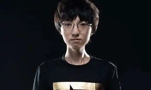  mlxg直播谈rng选手身价uzi姿态富豪,我最穷