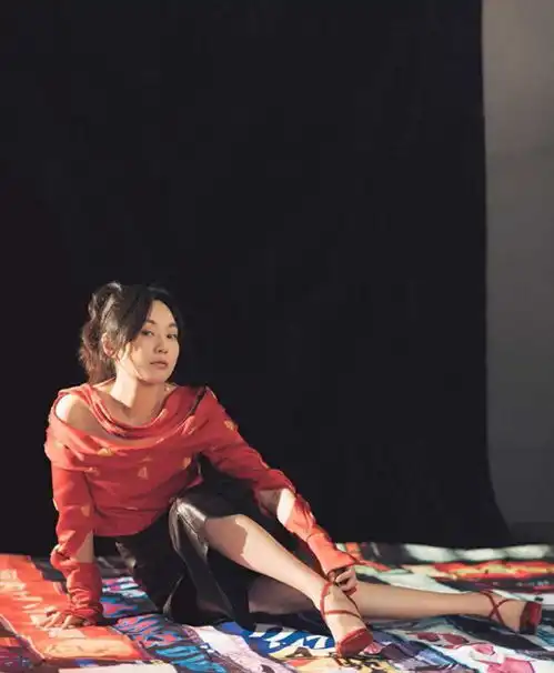  49岁闫妮减肥成功后,整个人都穿得精致了活得漂亮更要穿得漂亮