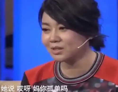  演员闫妮和女儿拍大片穿抹胸短裙炫白嫩长腿,女儿穿吊带秀锁骨
