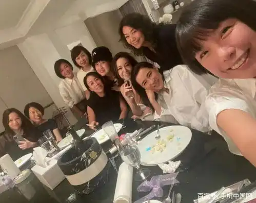  那英与姐妹聚会,坐姿如大佬,张宇杨坤都在其中