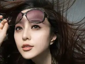  戴上眼镜美得不像话的女星,刘亦菲仙气十足