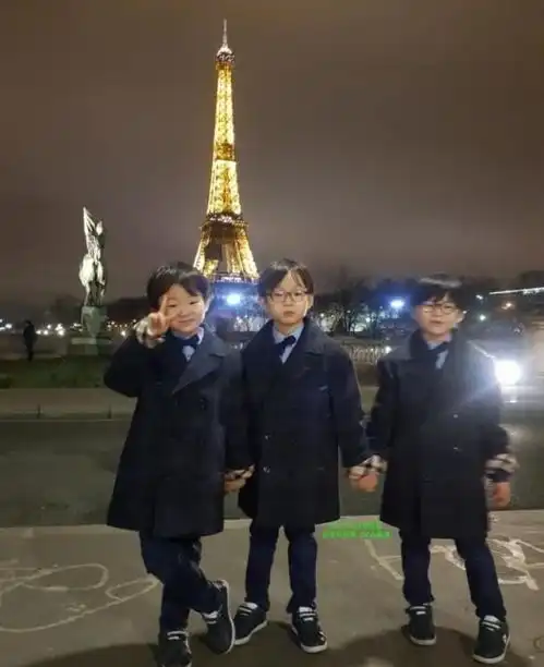 宋家三胞胎上小学时间都去哪了,你用的表情包都长大了