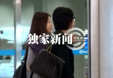  组图闫妮大妈造型和助理们回京随意装扮似路人