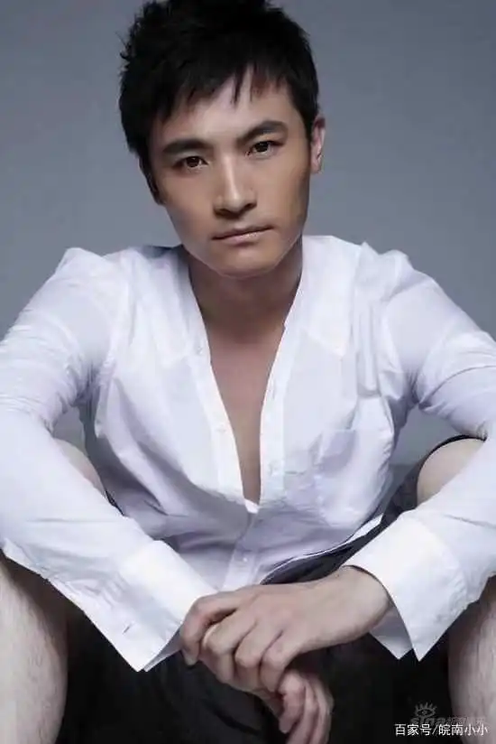  靳东闫妮被骂惨,耿乐却顶着一头炸毛,以牛魔王称号出圈