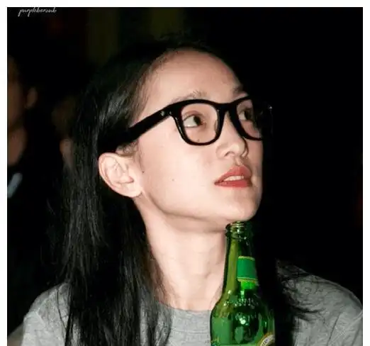  周迅早期素颜有多美戴眼镜好清纯,34岁那年活得像18岁少女