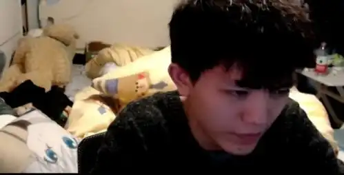  吕德华再次重回2100,师弟明凯也拿下荣耀,狂吹半小时荣耀称号