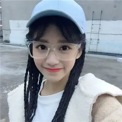  可爱女生头像戴眼镜小清新高清图片遇见错的人比孤独更可怕
