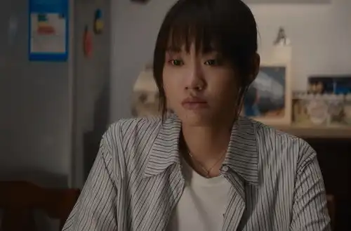  全程张大嘴干瞪眼,表情狰狞,闫妮女儿把警花演出新花样