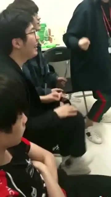  所有人都在祝贺ig,只有明凯的表情让人感觉到心疼