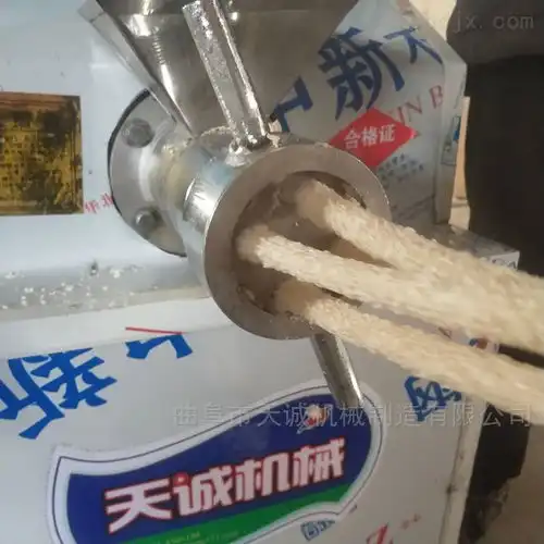  客户来厂学习膨化辣条辣片,准备摆地摊公司动态曲阜市天诚机械制造有限公司