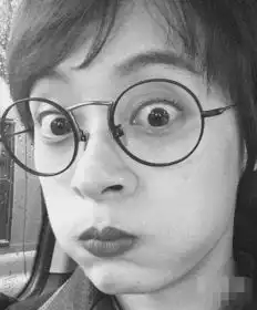  林心如唐嫣赵丽颖杨幂宋茜迪丽热巴女星戴眼镜有人可爱有人囧