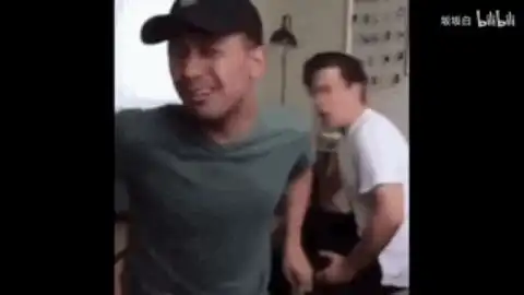  求表情包,常见与b站视频里,两个外国人噢起身嫌弃的表情包