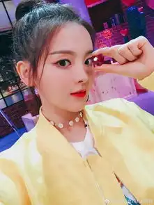  杨超越杂志销量刷新女星记录,却遭网友吐槽嘴巴太奇怪