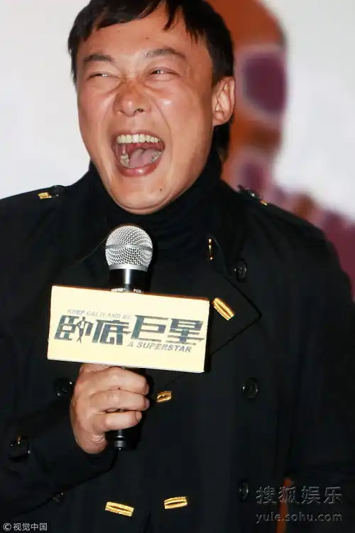  陈奕迅路演耍宝秒变表情包被调侃吃醋陈伟霆