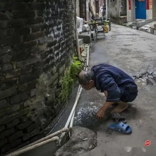 钦州传奇人物鼻涕八,承包了许多人成长中的话题