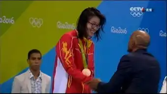 奋斗的表情包图片傅园慧