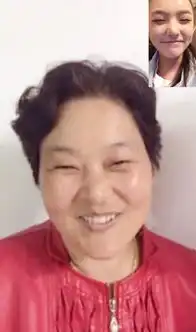  母女连心林允母亲节晒妈妈照片母女表情神同步